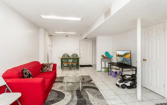 Additional image 33 of 106 Wildberry Cres