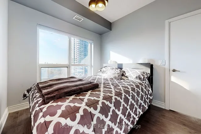 Additional image 13 of 181 Village Green Sq Unit 1218