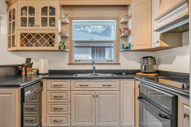 Additional image 19 of 217 La Rose Ave