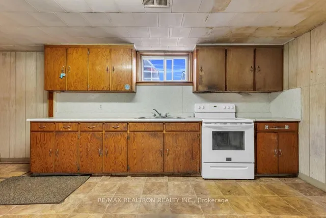 Additional image 29 of 51 Robroy Ave