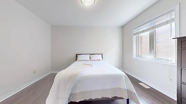 Additional image 35 of 32 Intrigue Tr