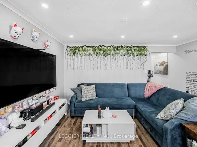 Additional image 12 of 6849 Darcel Ave