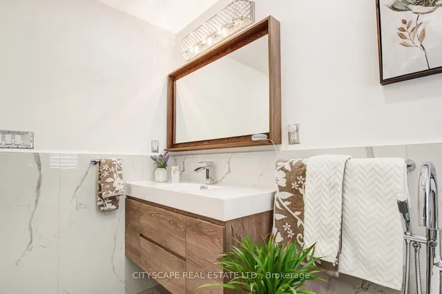 Additional image 25 of 11 Penfold Crt