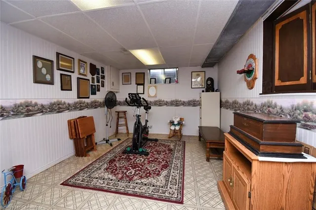 Additional image 25 of 6 Hugo Crt