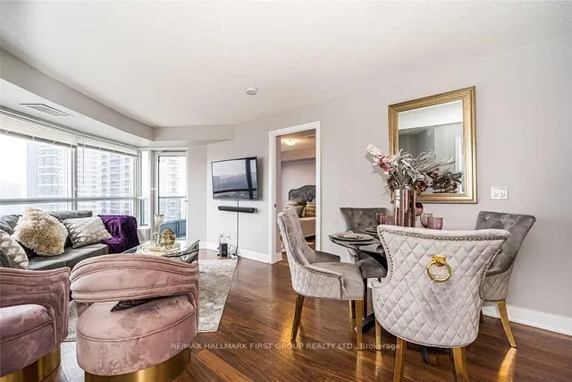 Additional image 7 of 125 Village Green Sq Unit 1409