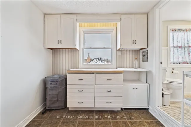 Additional image 28 of 100 Balmoral Ave