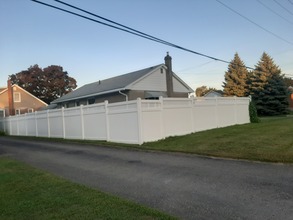 Additional image 3 of 406 Wood St E