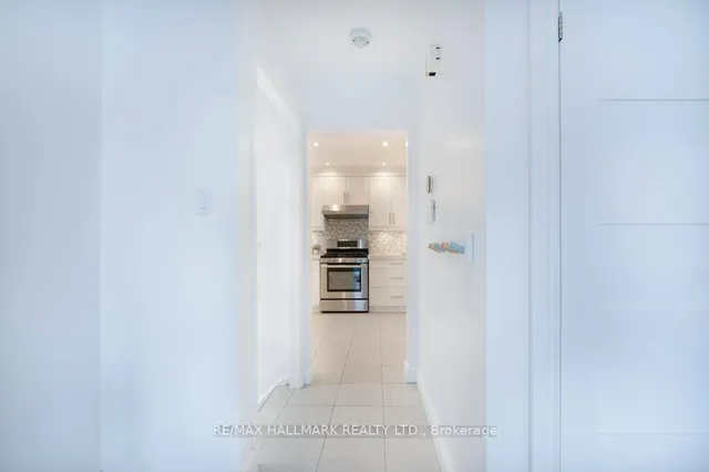 Additional image 7 of 572 Roehampton Ave