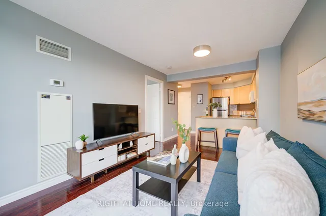 Additional image 19 of 763 Bay St Unit 2013