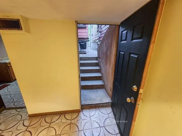 Additional image 25 of 696 Crawford St