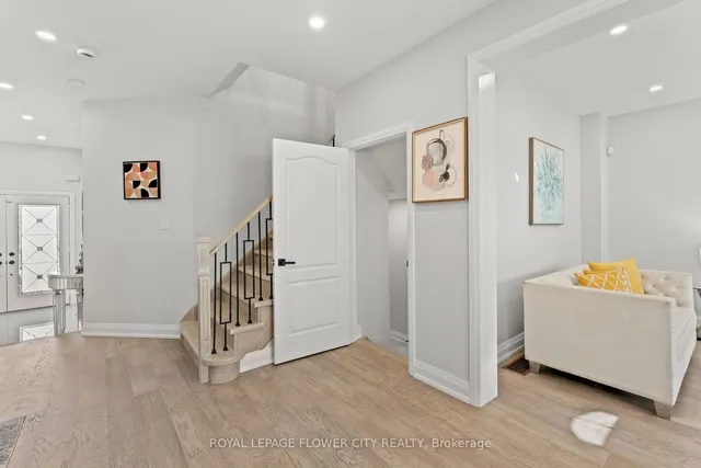 Additional image 21 of 43 Polonia Ave