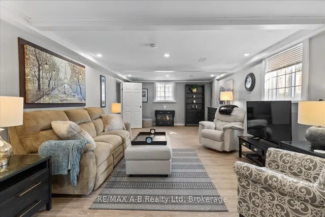 Additional image 19 of 684 Hiawatha Blvd