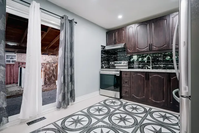 Additional image 12 of 28 Longsword Dr