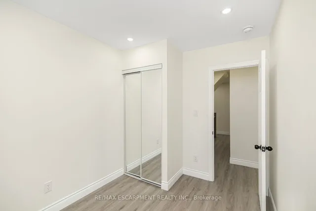 Additional image 25 of 922 Burlington St