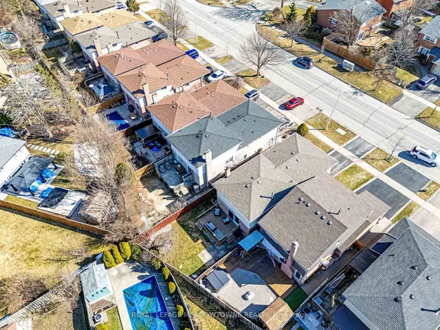 Additional image 45 of 703 Laurier Ave