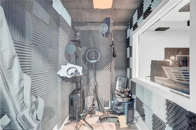 Additional image 33 of 158 Kinsman Dr