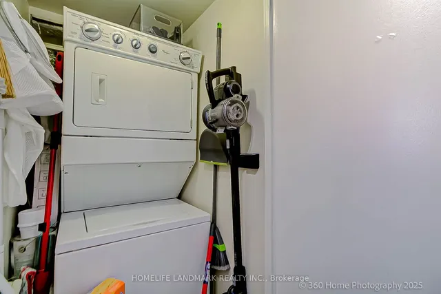 Additional image 21 of 633 Bay St Unit 1703