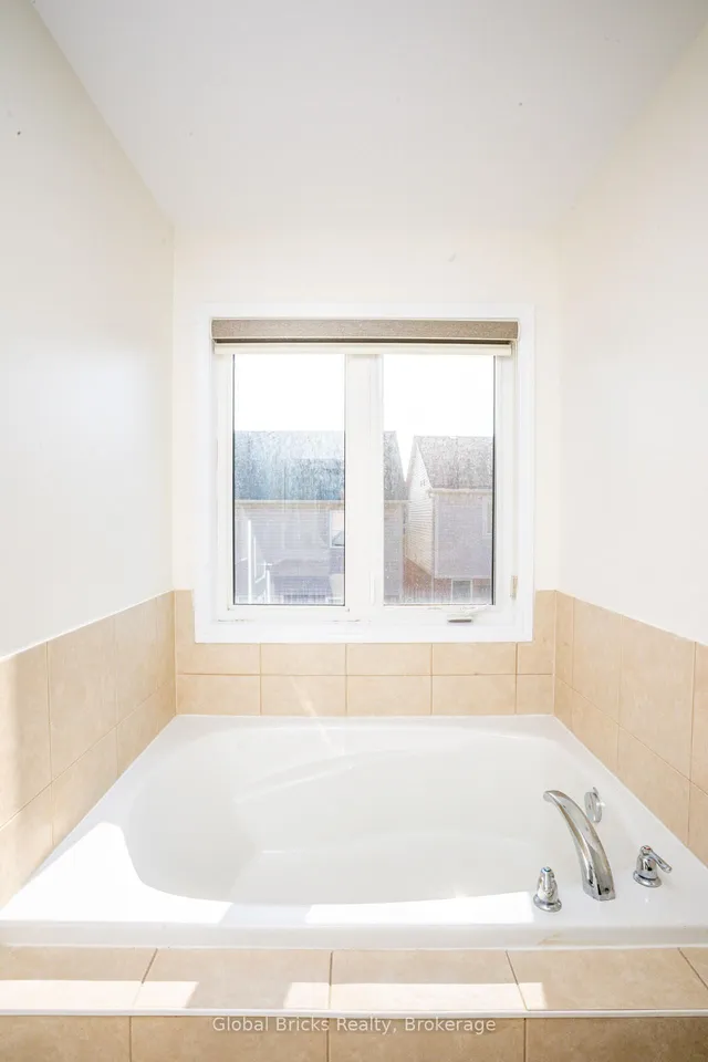 Additional image 23 of 37 Seafair Cres