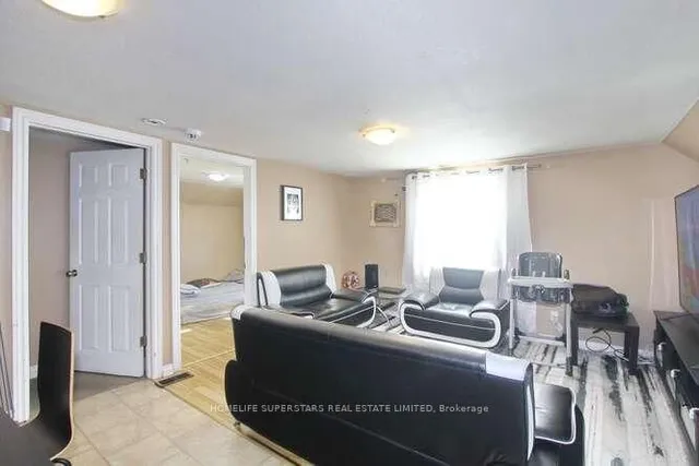 Additional image 16 of 99 Woodward Ave