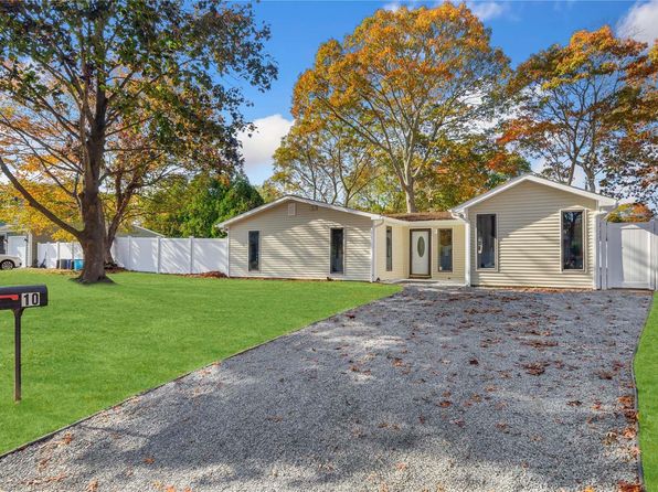 10 Helene Drive, Shirley, NY 11967