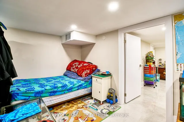 Additional image 46 of 216 Oakwood Ave