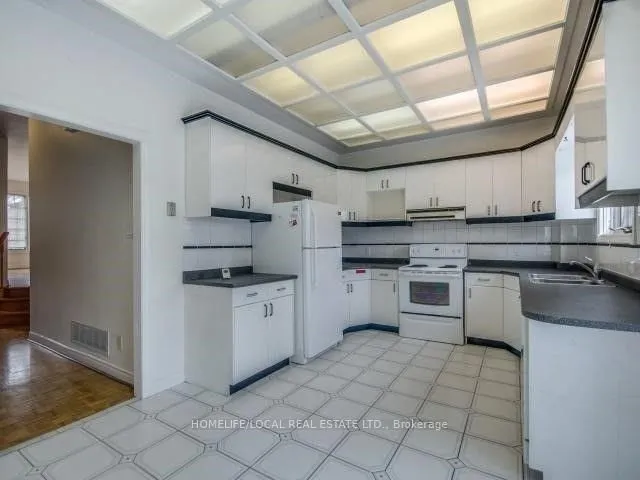 Additional image 8 of 387 Dovercourt Rd