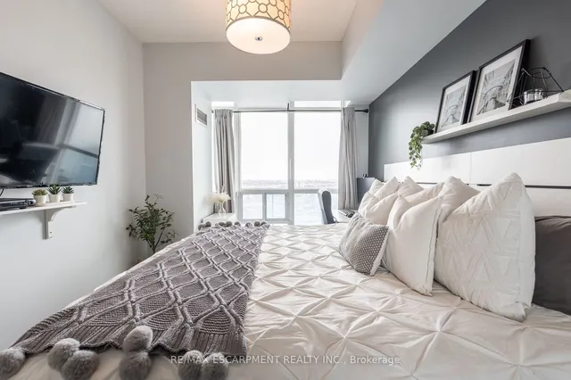 Additional image 32 of 90 Absolute Ave Unit 1611