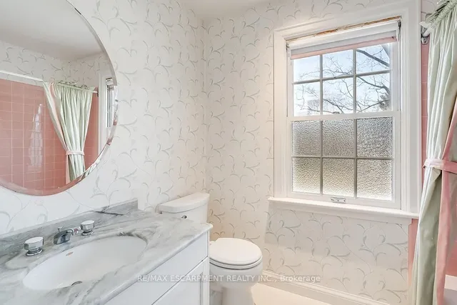 Additional image 34 of 359 Rosslyn Dr