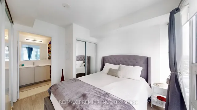 Additional image 18 of 19 Western Battery Rd Unit 3203