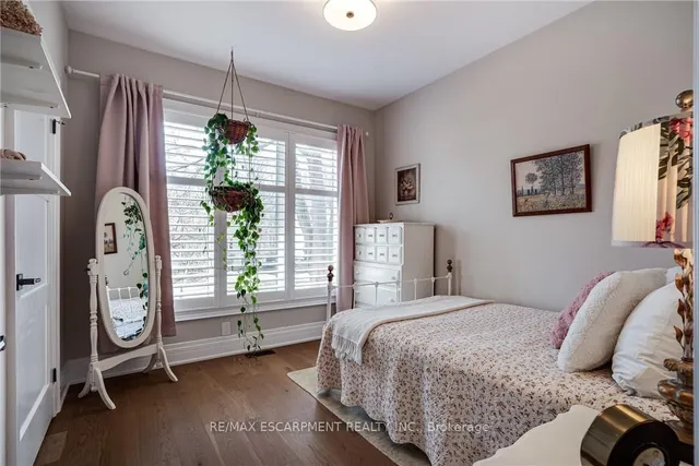 Additional image 23 of 14 Sullivan's Lane