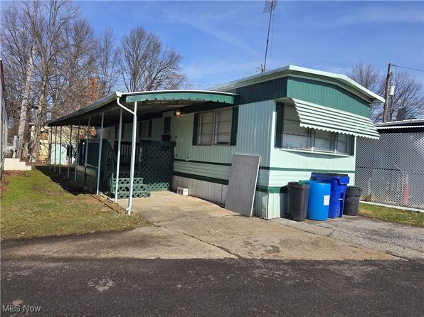 8376 Russell Ln, Cleveland, OH 44144