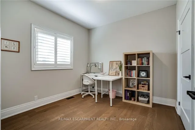 Additional image 25 of 14 Sullivan's Lane