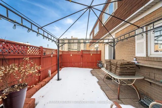 Additional image 30 of 19 Town House Cres