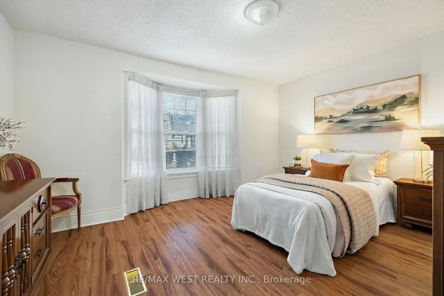 Additional image 17 of 119 Bellwoods Ave