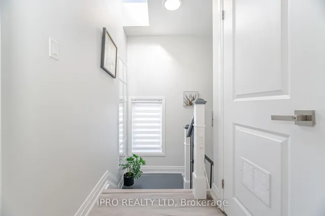 Additional image 22 of 528 Brock Ave