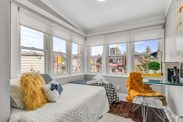 Additional image 23 of 264 Howland Ave