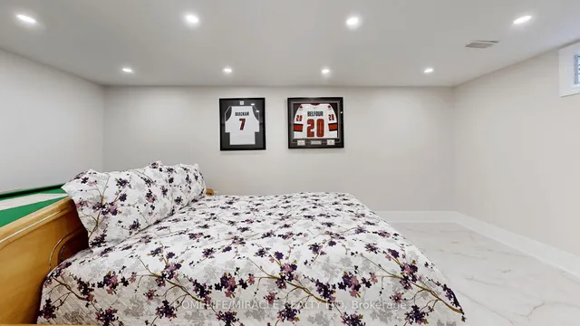 Additional image 26 of 24 Royal Rouge Tr