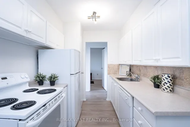 Additional image 8 of 100 Quebec Ave Unit 301