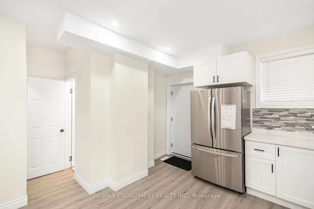 Additional image 9 of 922 Burlington St