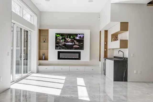 Additional image 39 of 131 Poyntz Ave