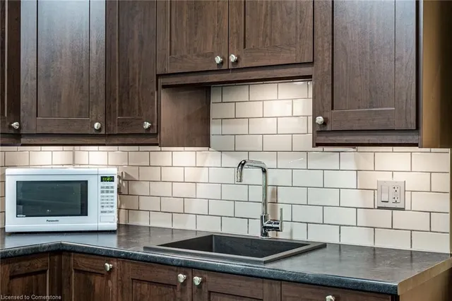 Additional image 16 of 90 Blake St