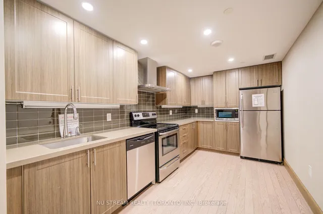 Additional image 42 of 800 Lawrence Ave Unit 812