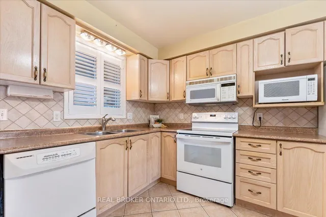 Additional image 10 of 47 MASSENA Dr