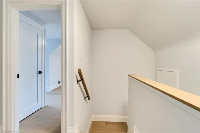 Additional image 8 of 121 Lake Avenue Dr