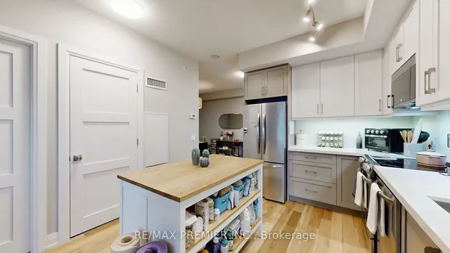 Additional image 12 of 10 Park Lawn Rd Unit 404