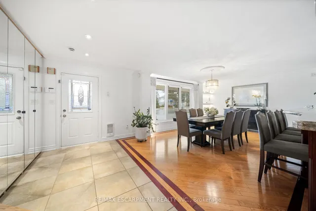 Additional image 10 of 1045 Bloor St