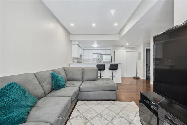 Additional image 6 of 760 Lawrence Ave Unit 146