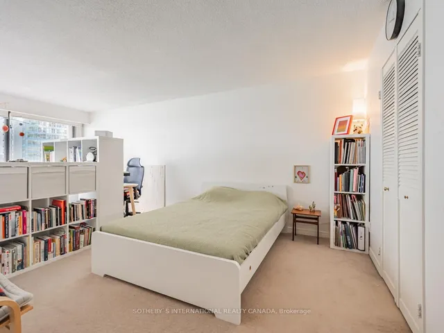 Additional image 20 of 65 Harbour Sq Unit 2204