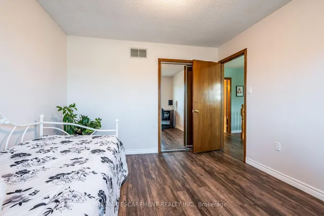 Additional image 28 of 35 Republic Ave