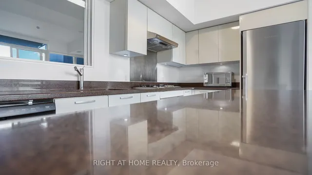 Additional image 20 of 375 King St Unit 2103